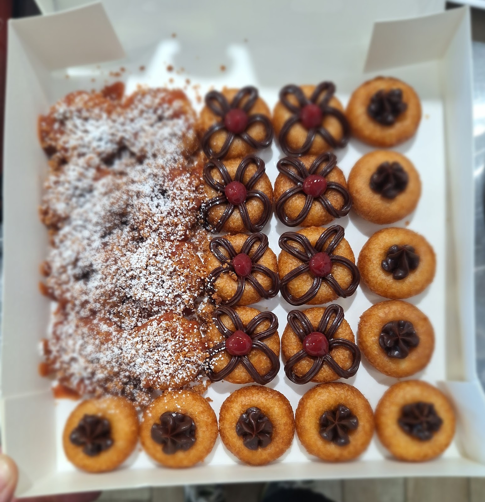 Chani's Donuts: food & drinks