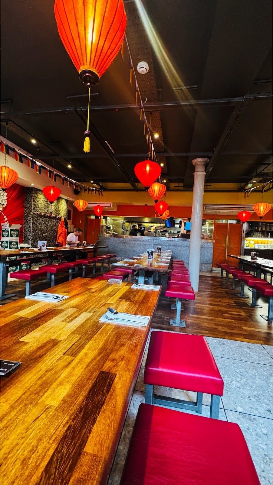 Tampopo Albert Square: the place
