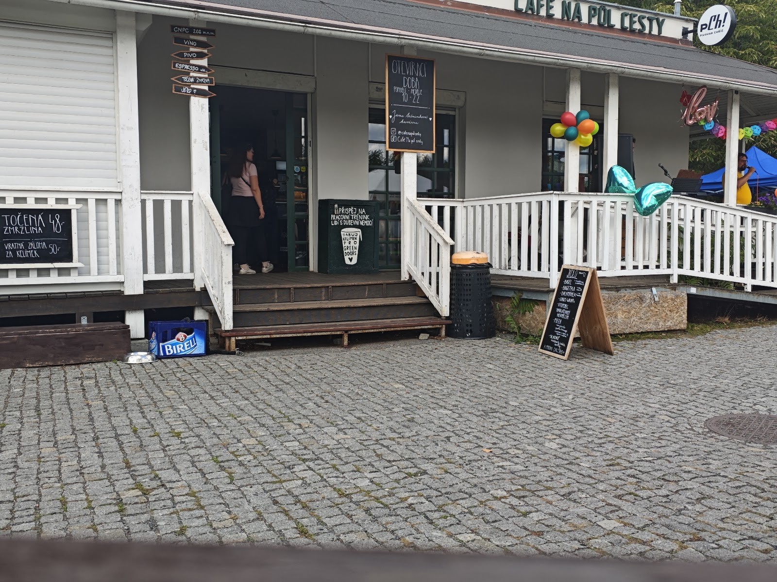 Café na půl cesty: the place