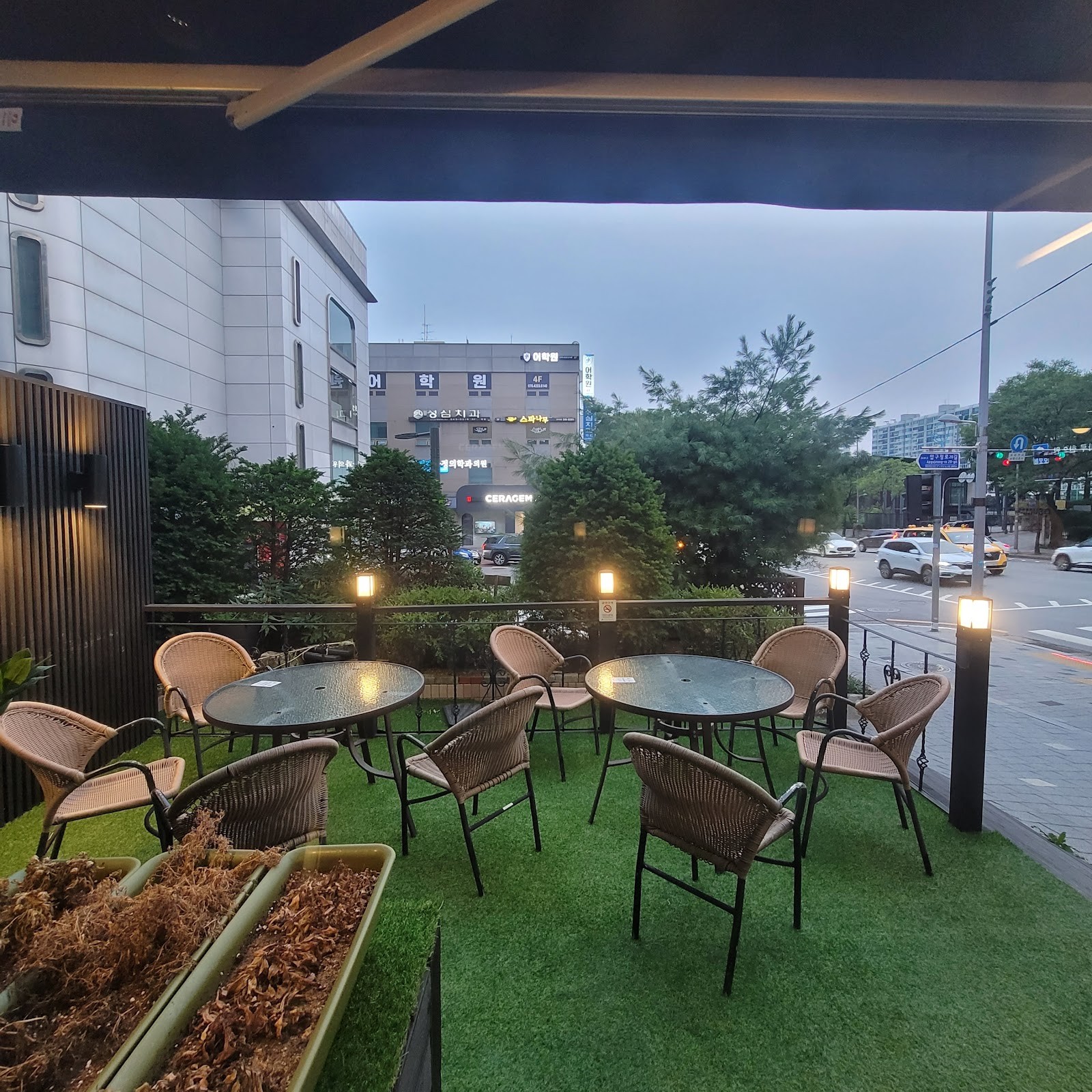 Quiznos Sub, Apgujeong: the place