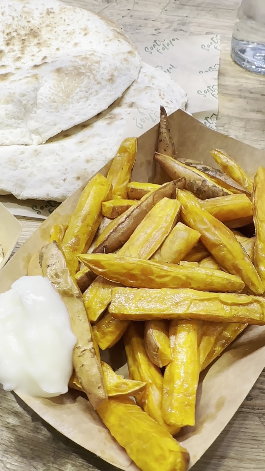Santo Falafel: food & drinks