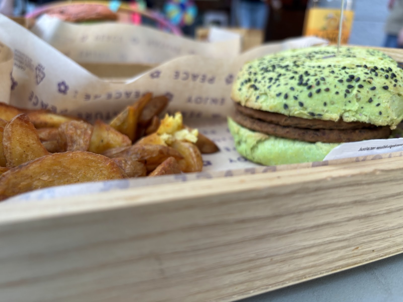 Flower Burger: food & drinks