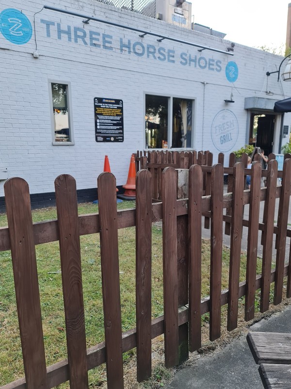 The Three Horseshoes: photo