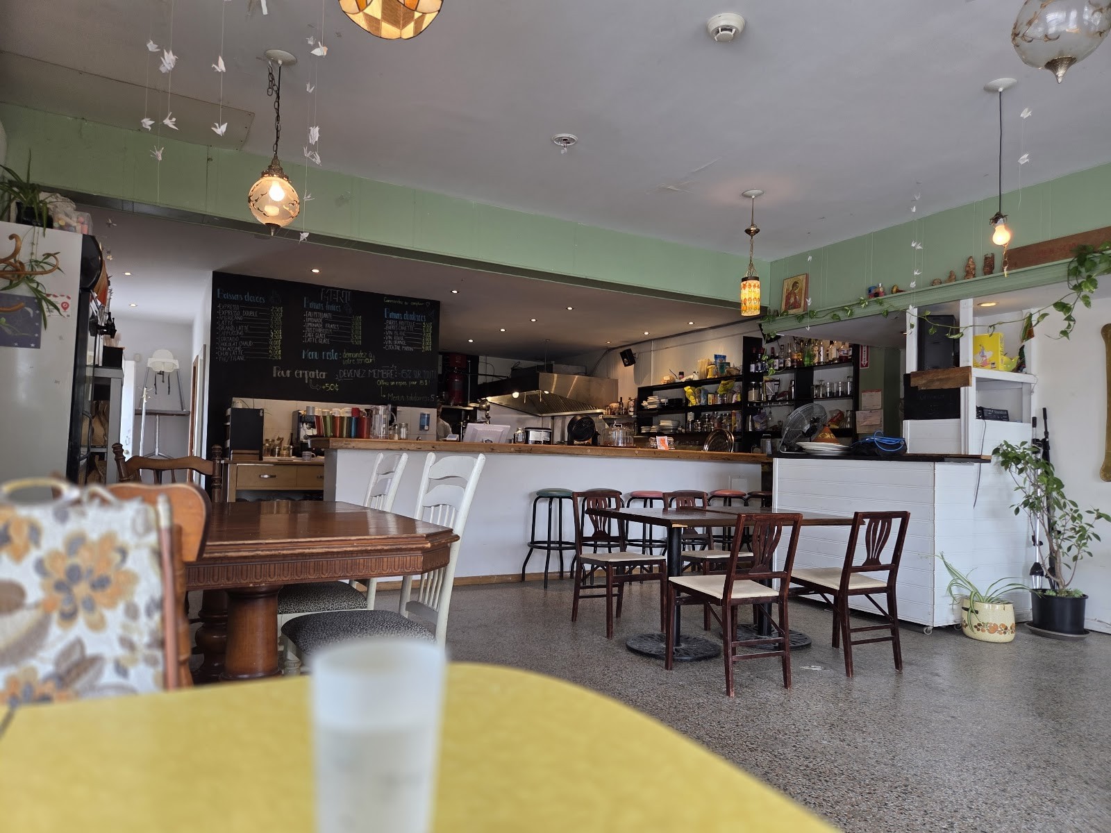 Café La Place Commune: the place