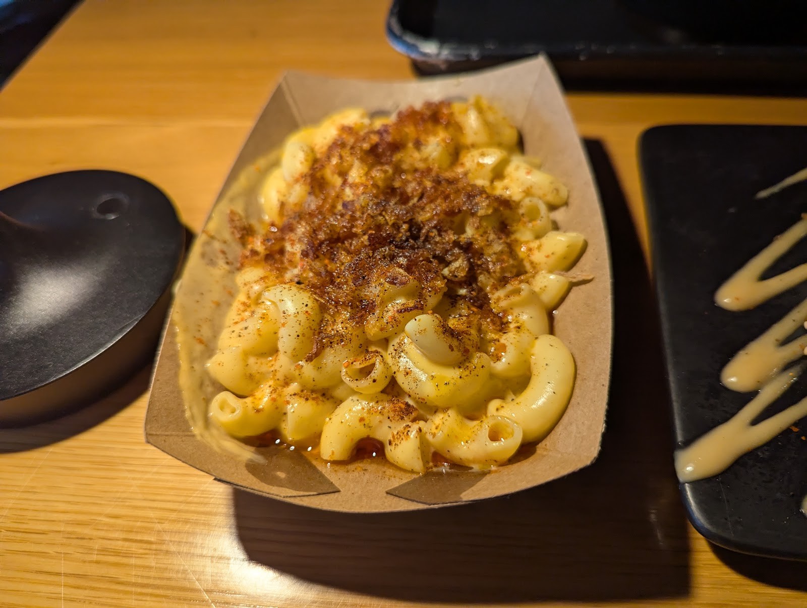 REDWHITE BONELESS RAMEN: food & drinks