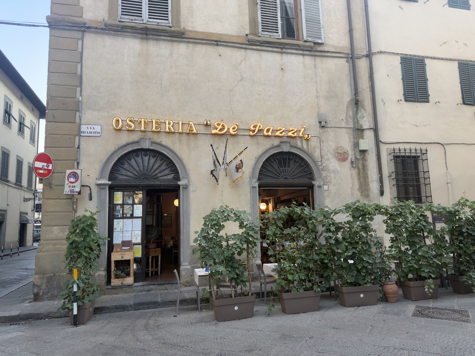 Osteria Dei Pazzi: the place