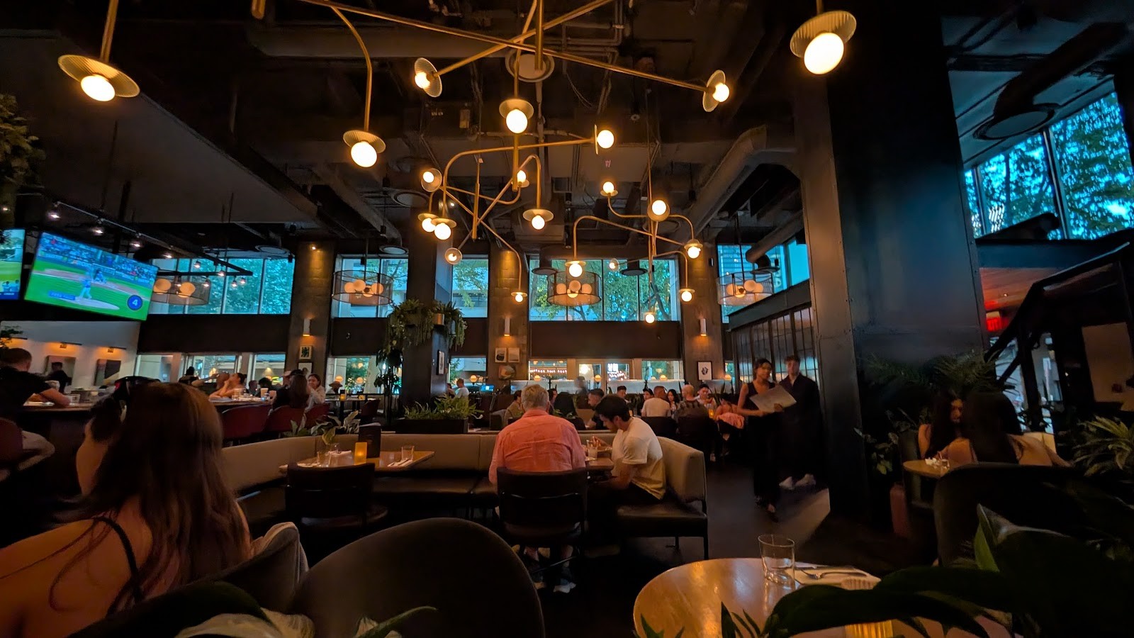 Earls Kitchen + Bar: the place