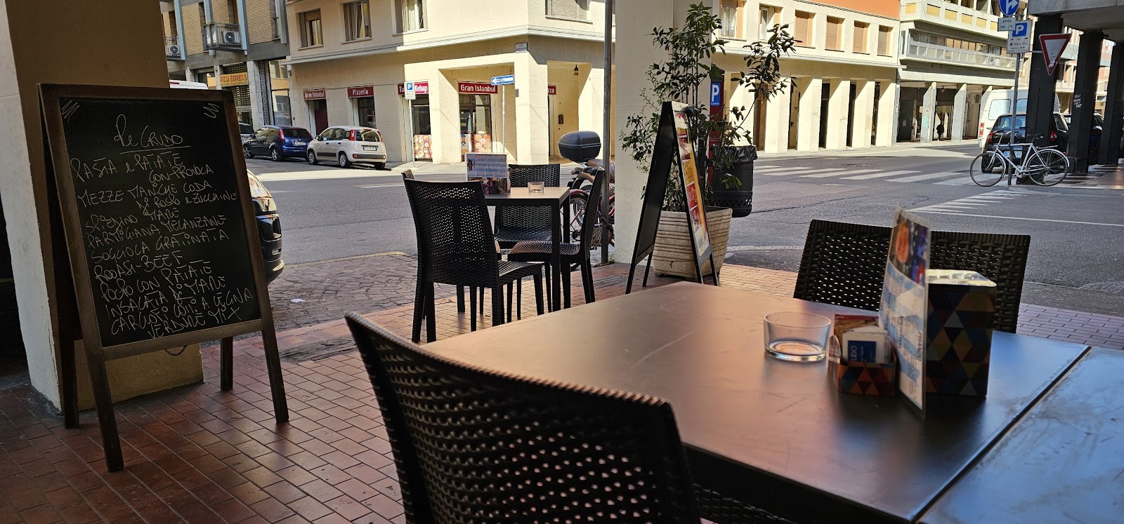 Re Crudo: the place