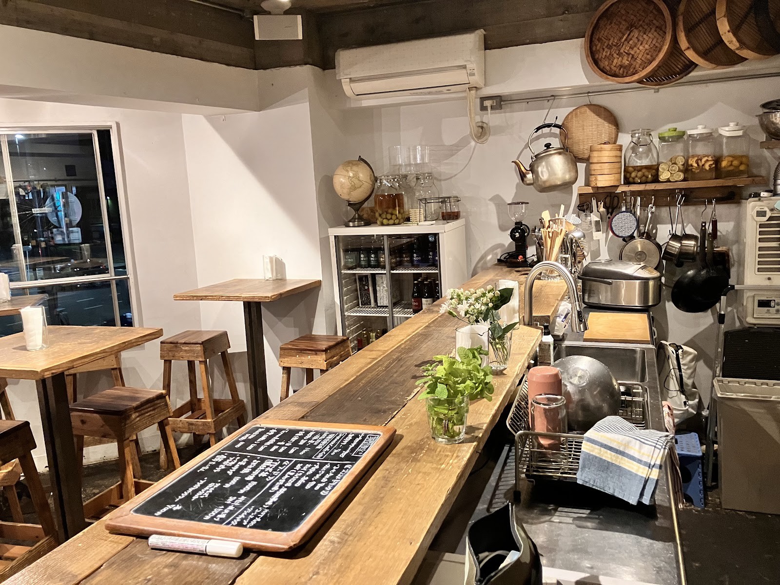 Shinjuku Dialogue: the place