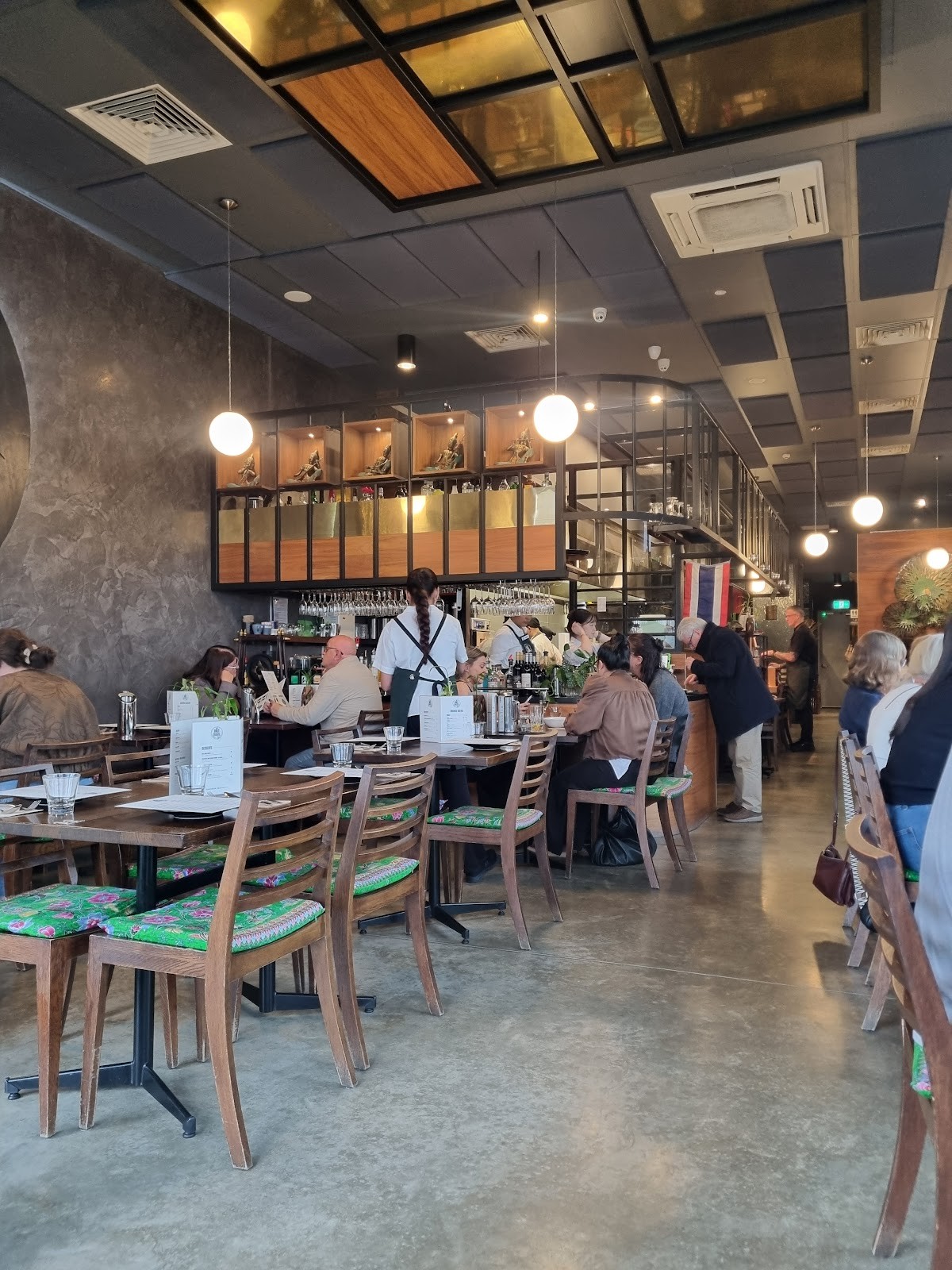 Holy Basil Thai: the place