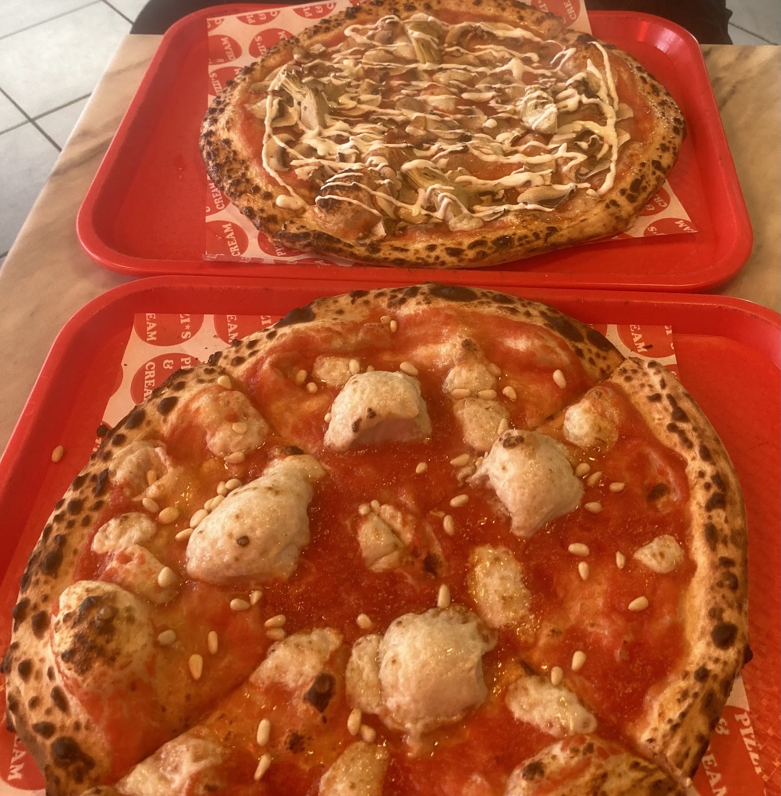 Pizzis and Cream: food & drinks