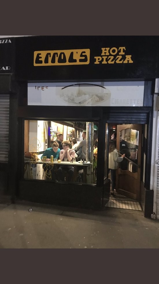 Errol's Hot Pizza: the place