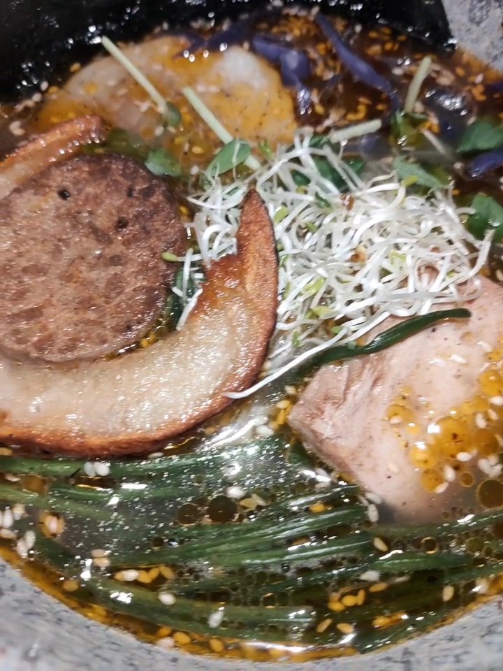 無口小廚 Mukuchi Kitchen & Bar: food & drinks