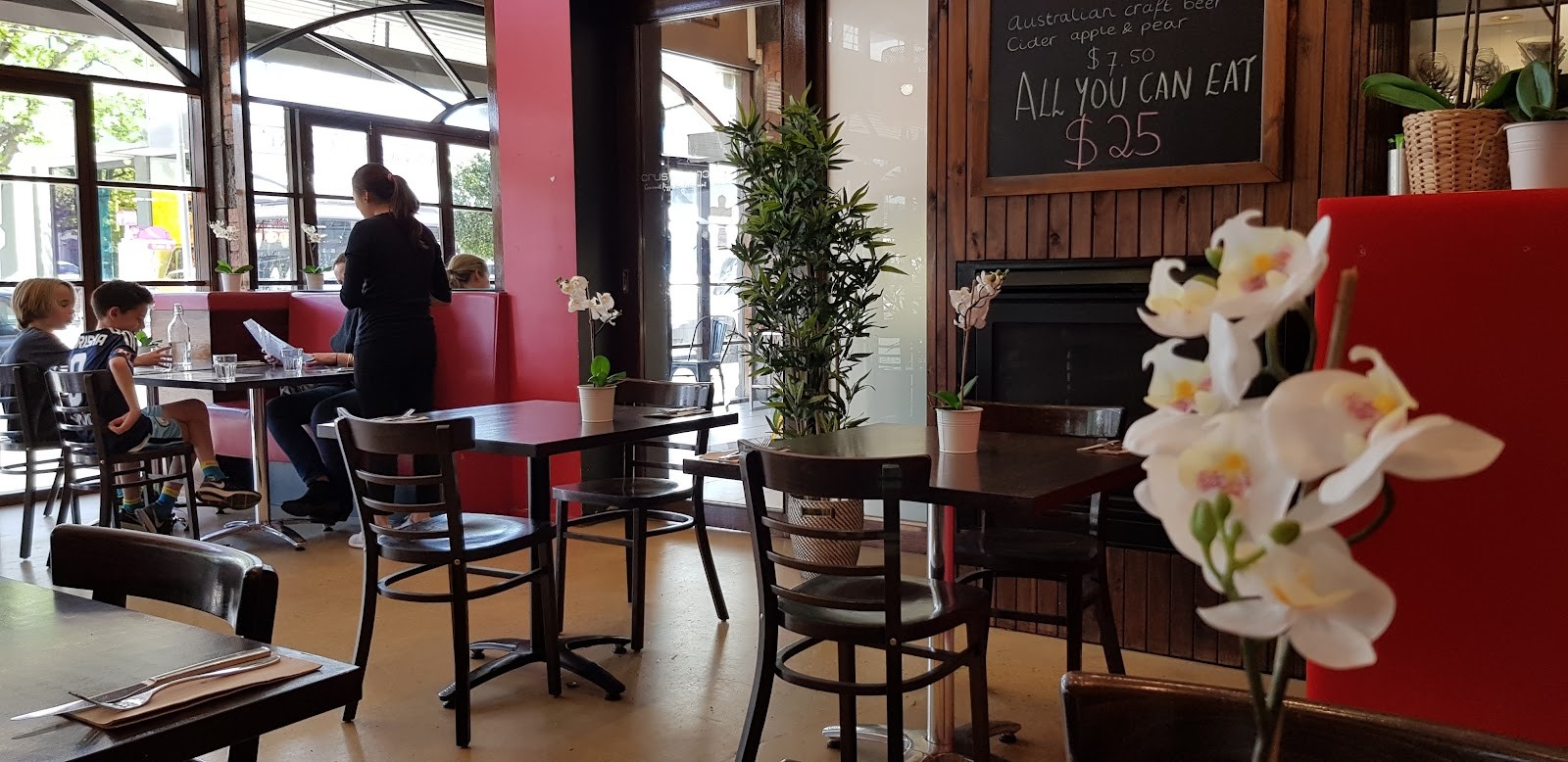 Crust Gourmet Pizza Bar: the place