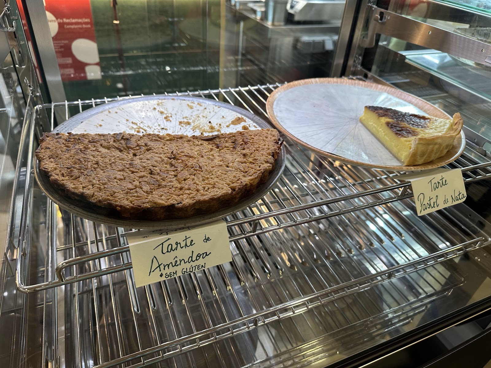 Gupi Vegan Pastry: food & drinks