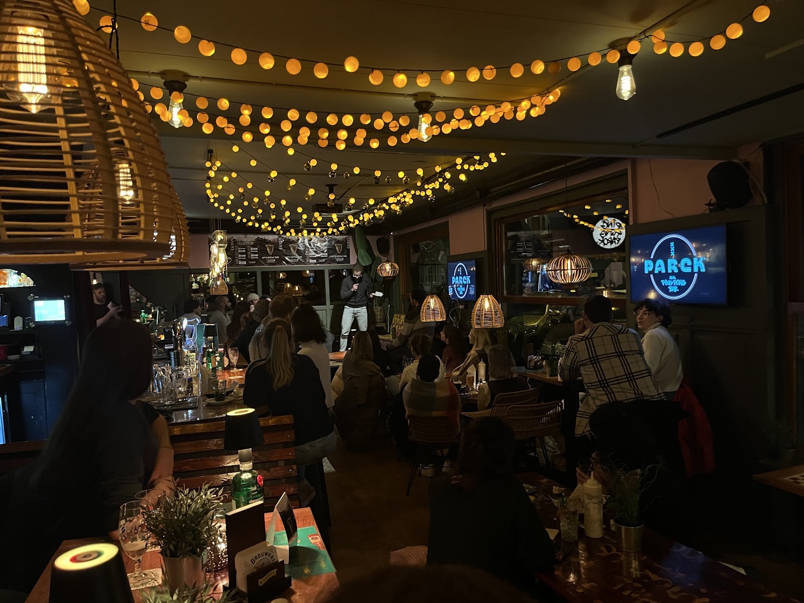 PARCK aka Ping Pong Bar: the place