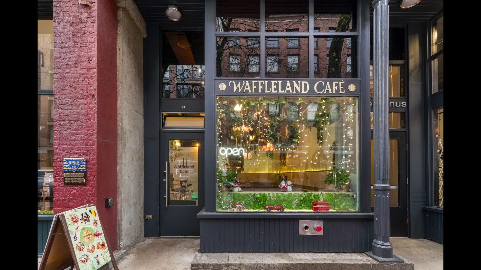 Waffleland Café: the place