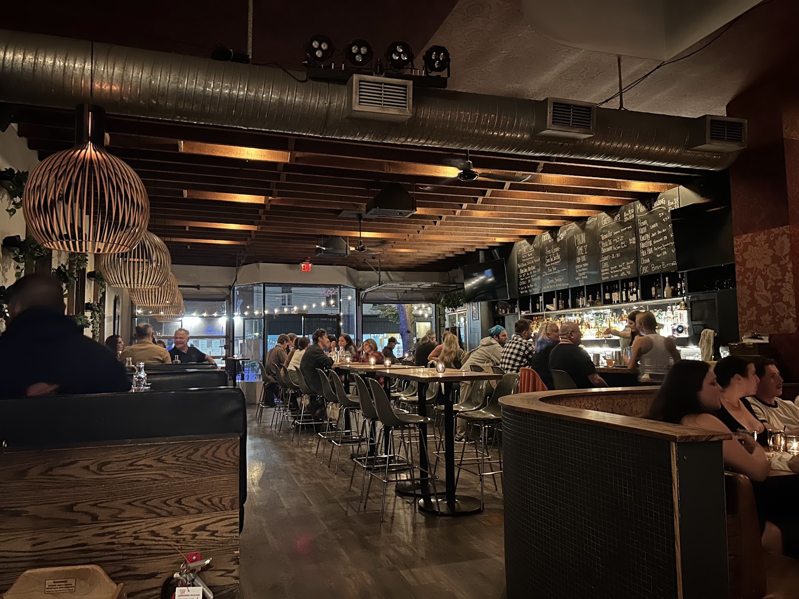 The Cascade Room: the place