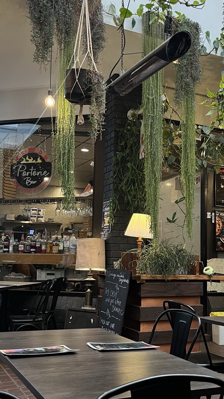 Portone Woodfired Pizza & Bar: the place