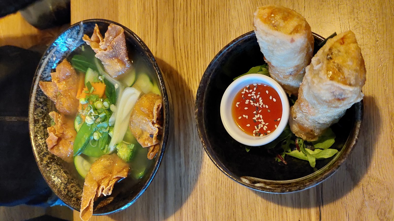 TA Vegan House Altona: food & drinks