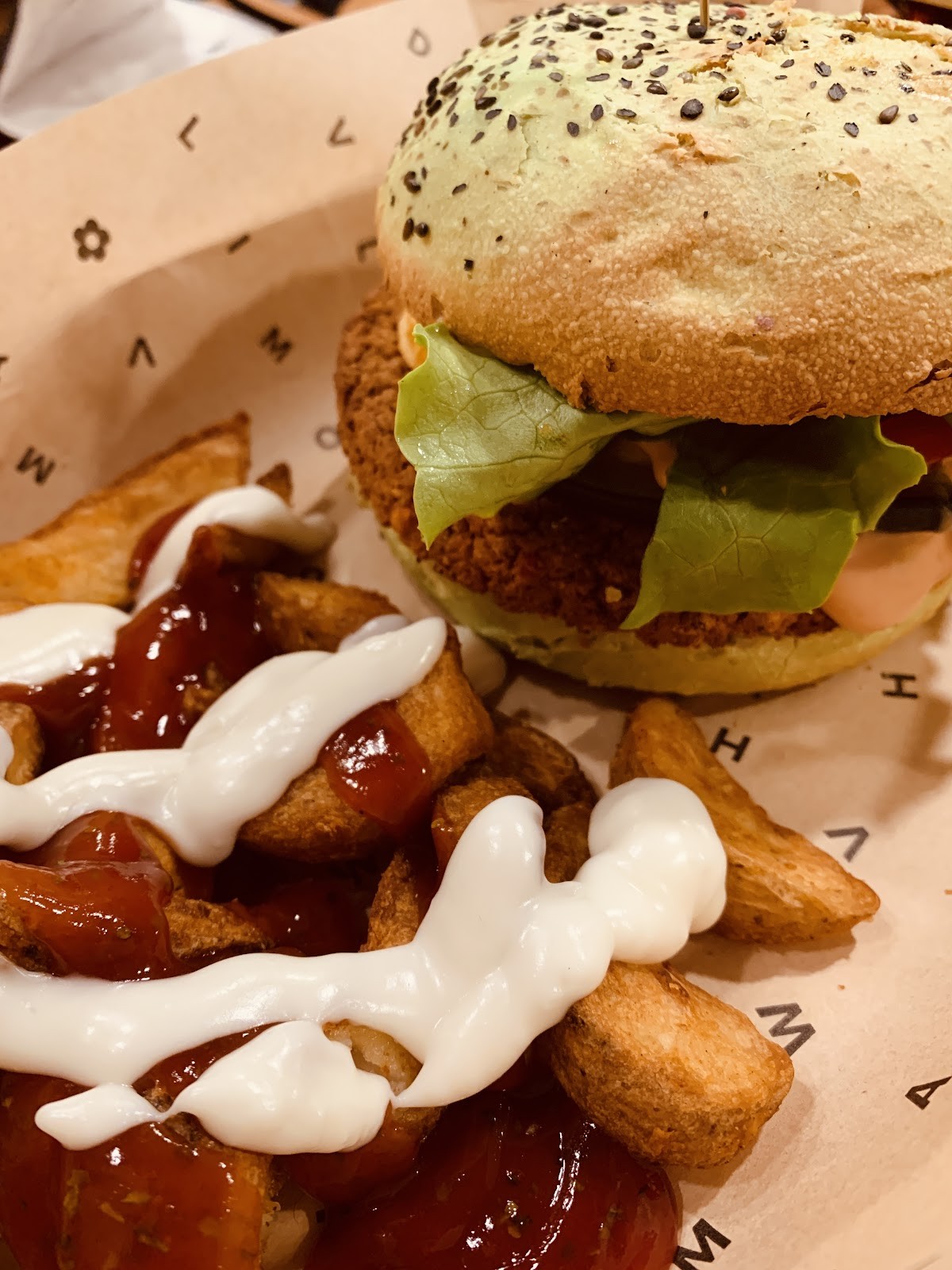 Flower Burger: food & drinks