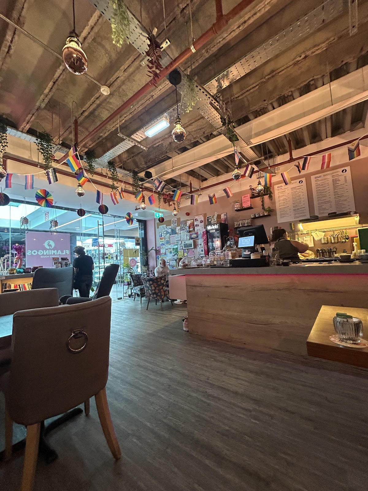 Flamingos Coffee House: the place