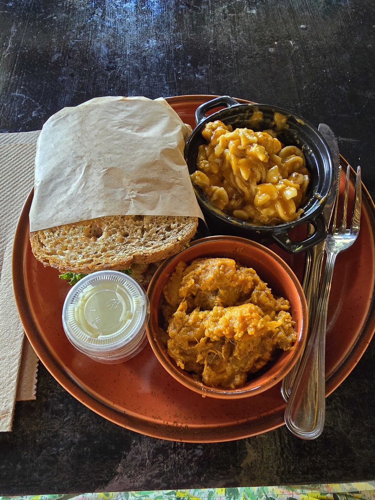 Baba's Vegan Cafe: food & drinks