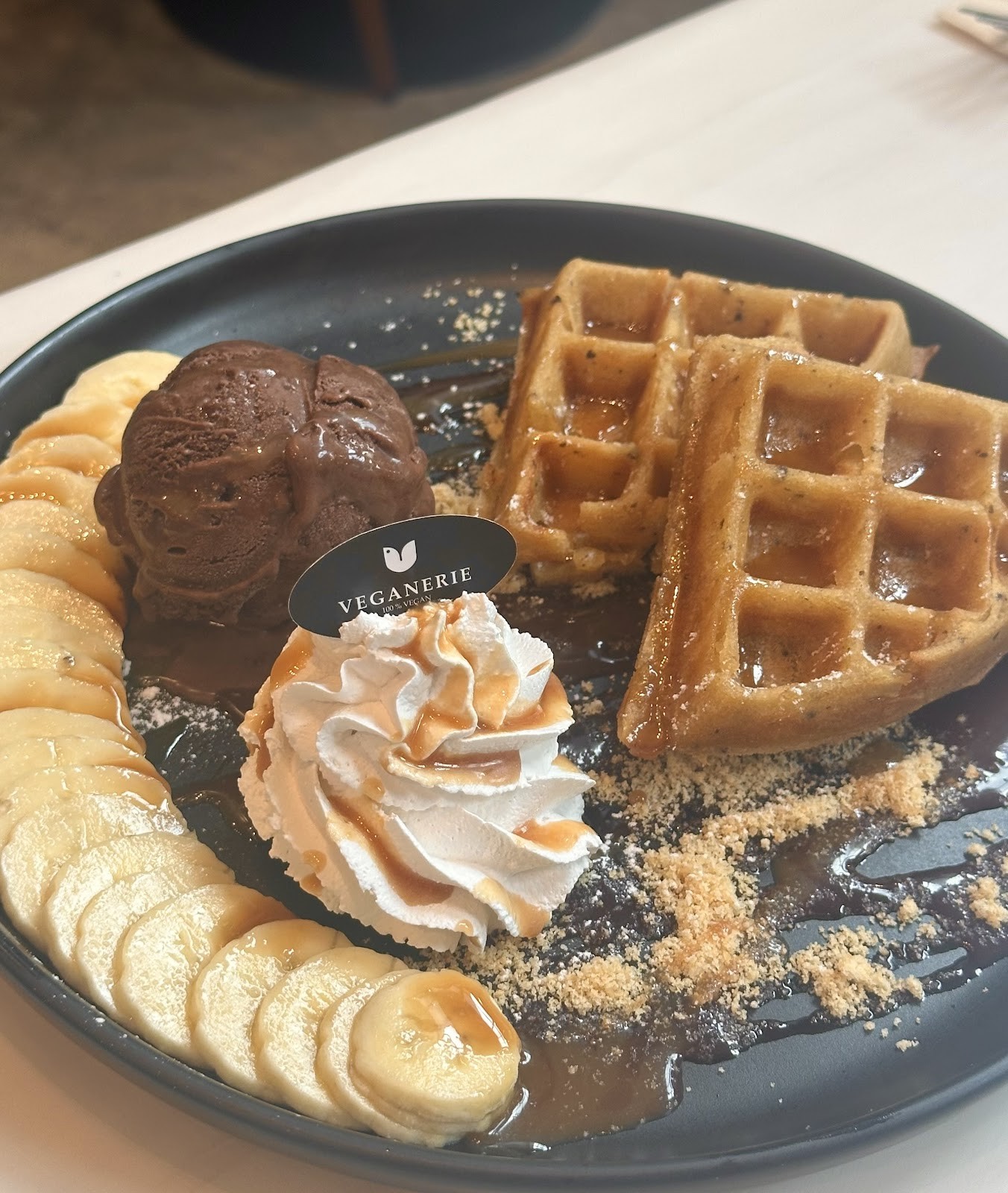 VEGANERIE Ratchathewi: food & drinks