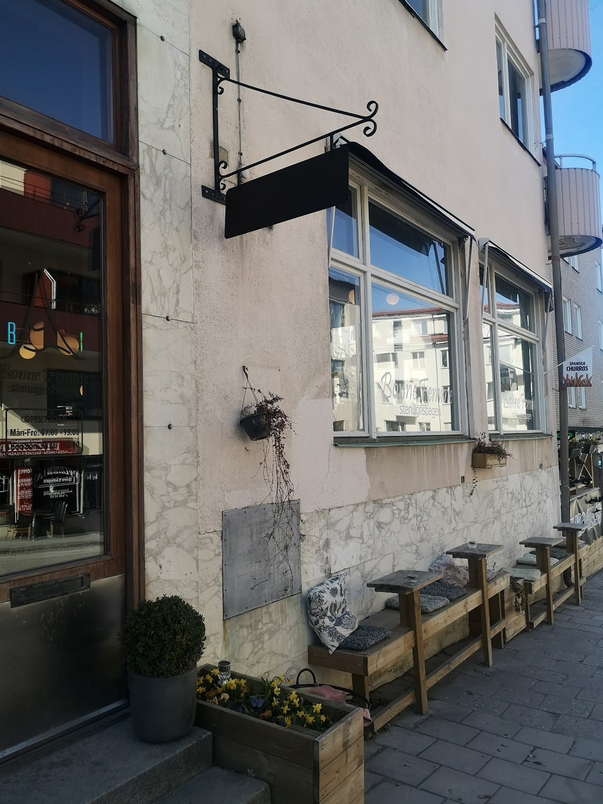 Bonne Femme: the place