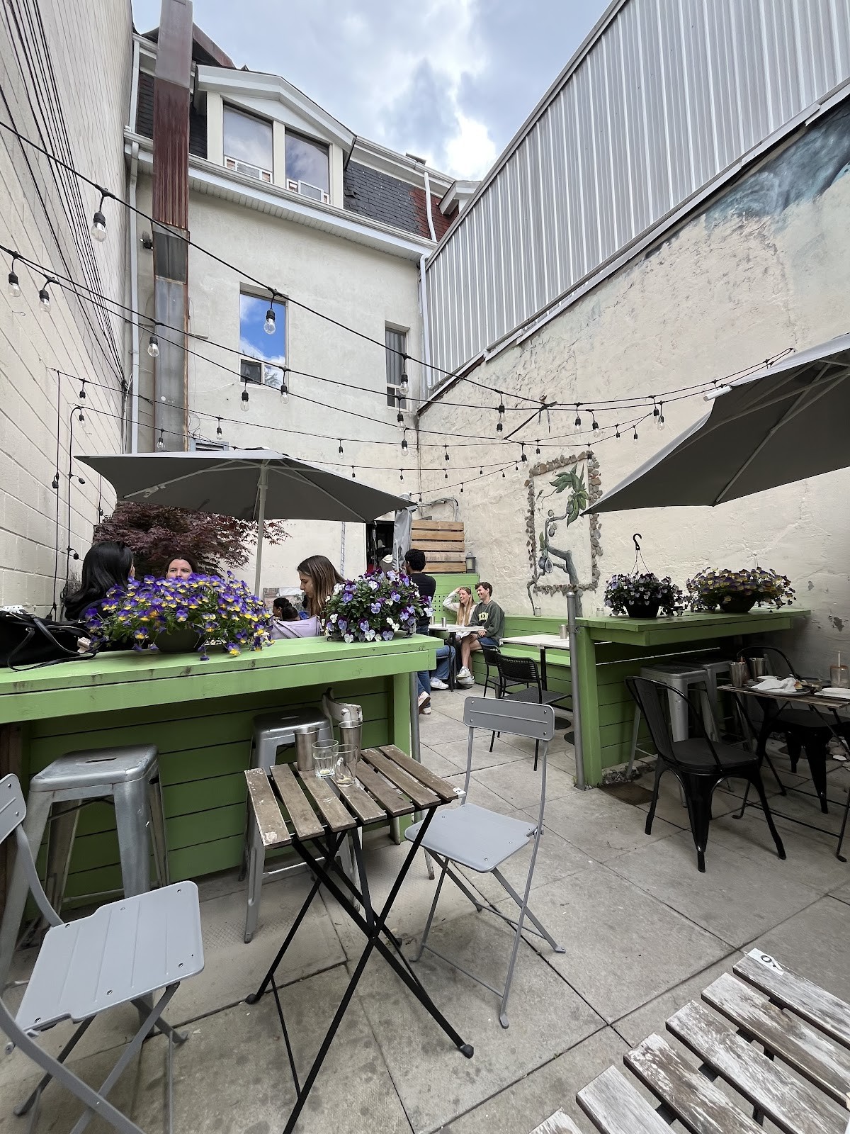 The Mission Eatery: the place