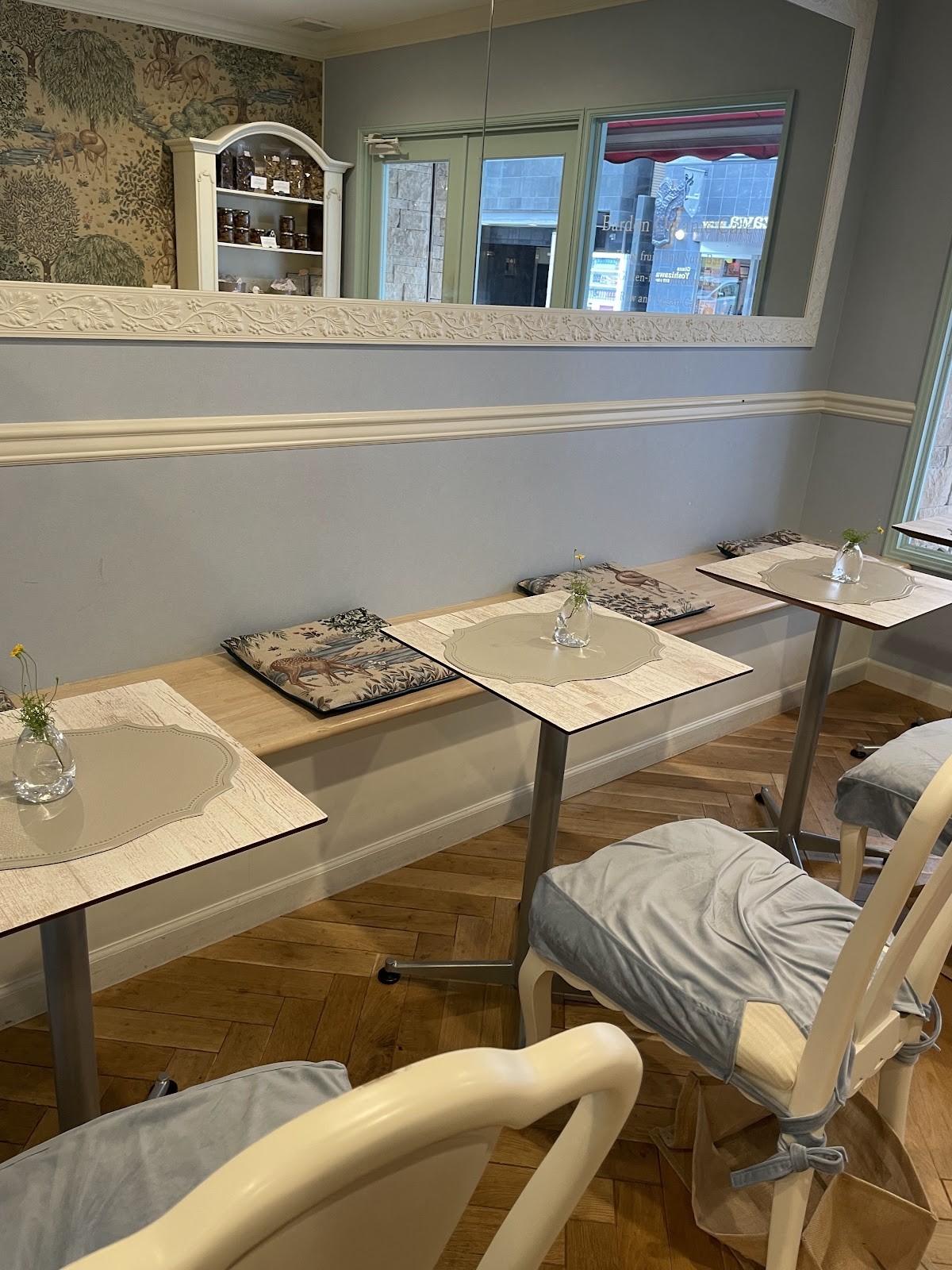 Bardon Organic Cafe: the place
