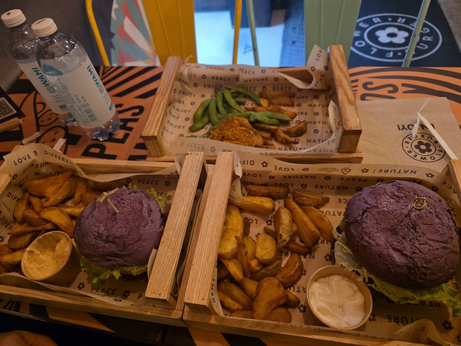 Flower Burger - Porta Genova: food & drinks