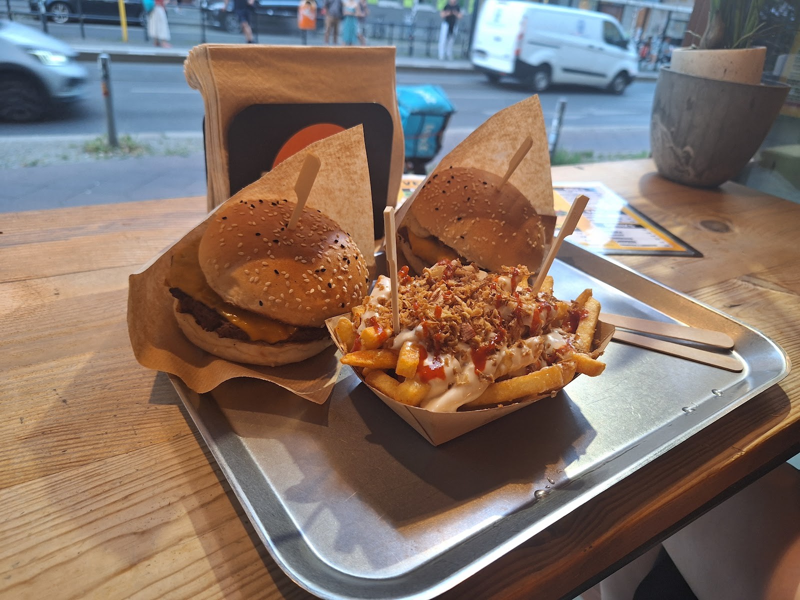 Veg'd - Vegan Burgers - P-Berg: food & drinks