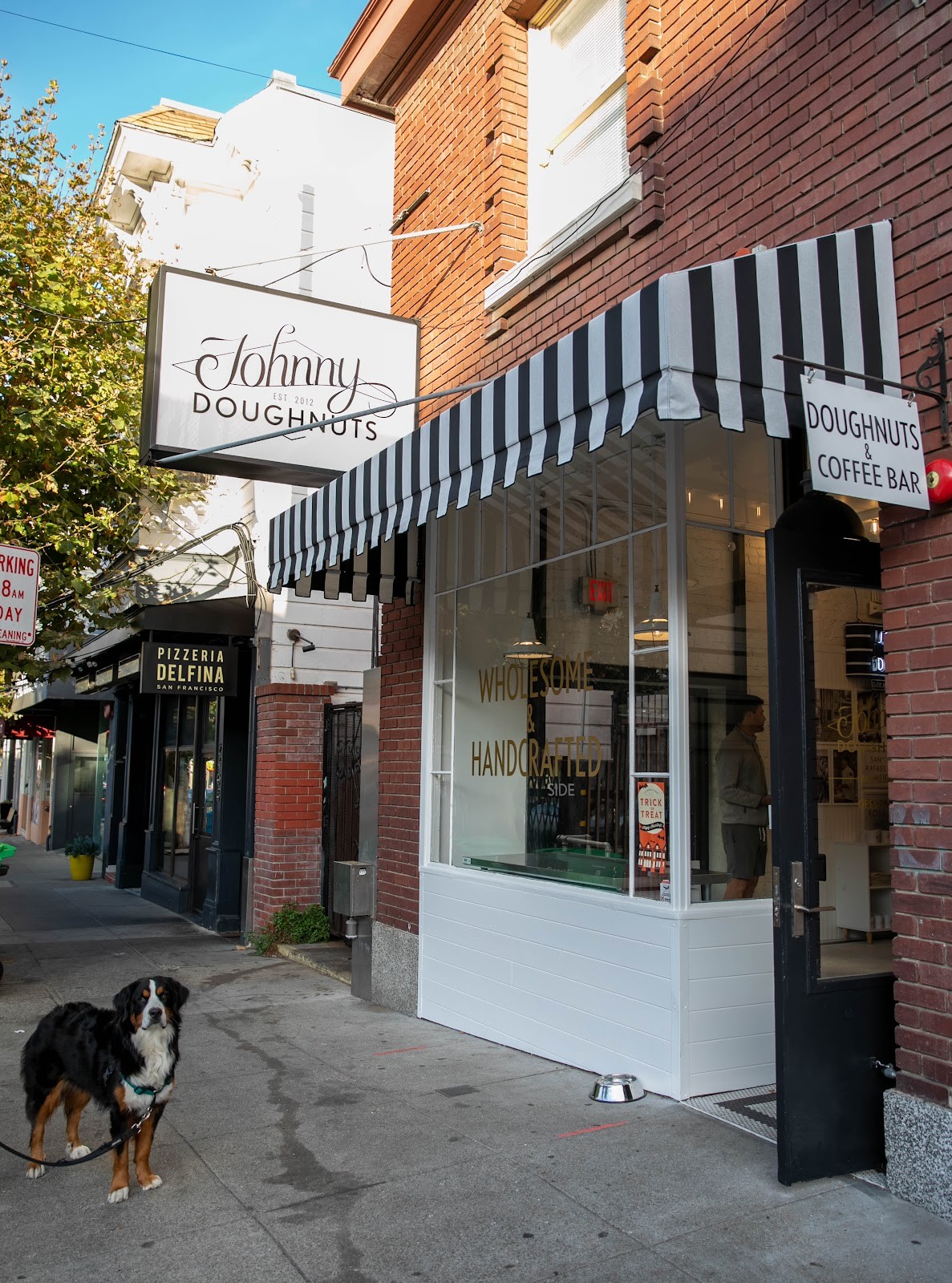 Johnny Doughnuts: the place