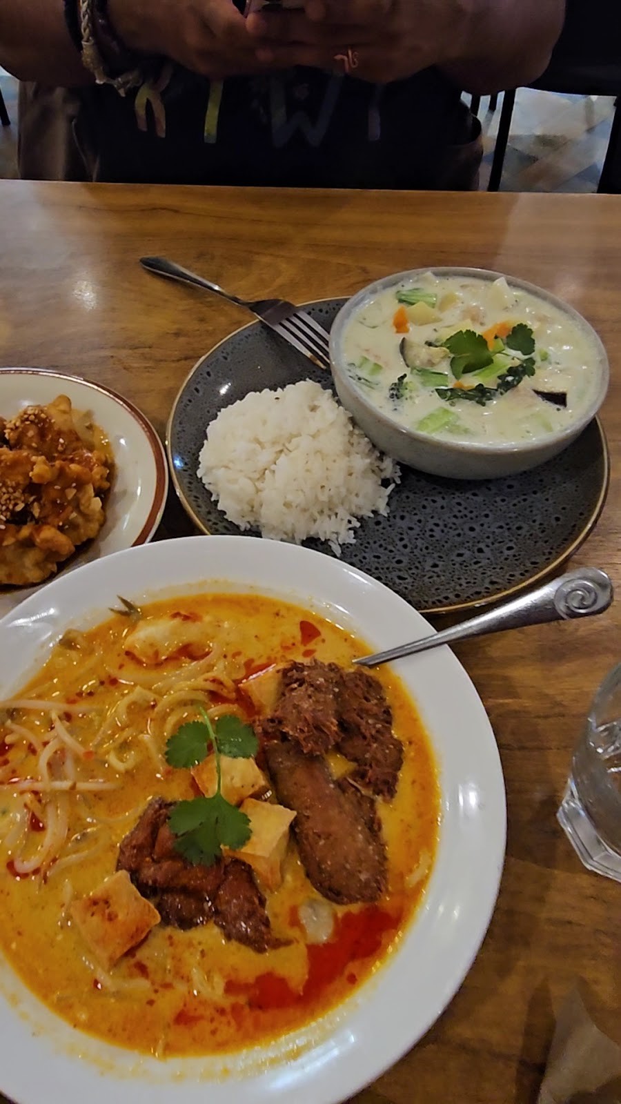 Sunflower Thai Vegan Restaurant: food & drinks