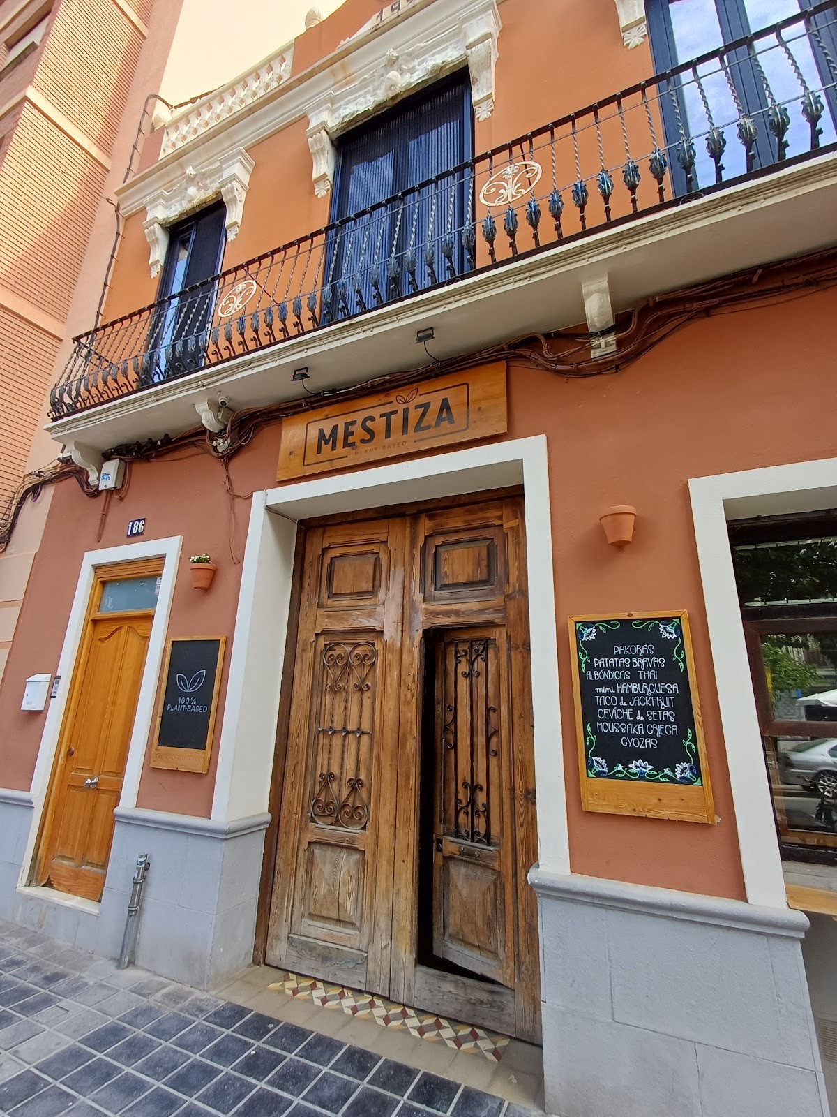 MESTIZA - plant based restaurant: the place