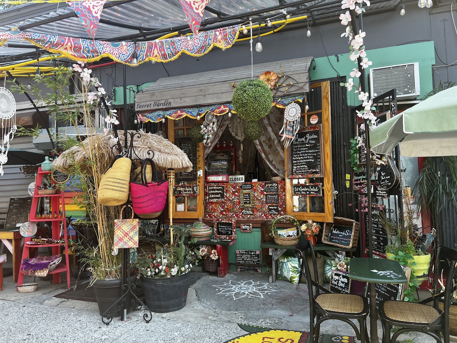 Secret Garden Oasis Juice Bar & Tea House: the place