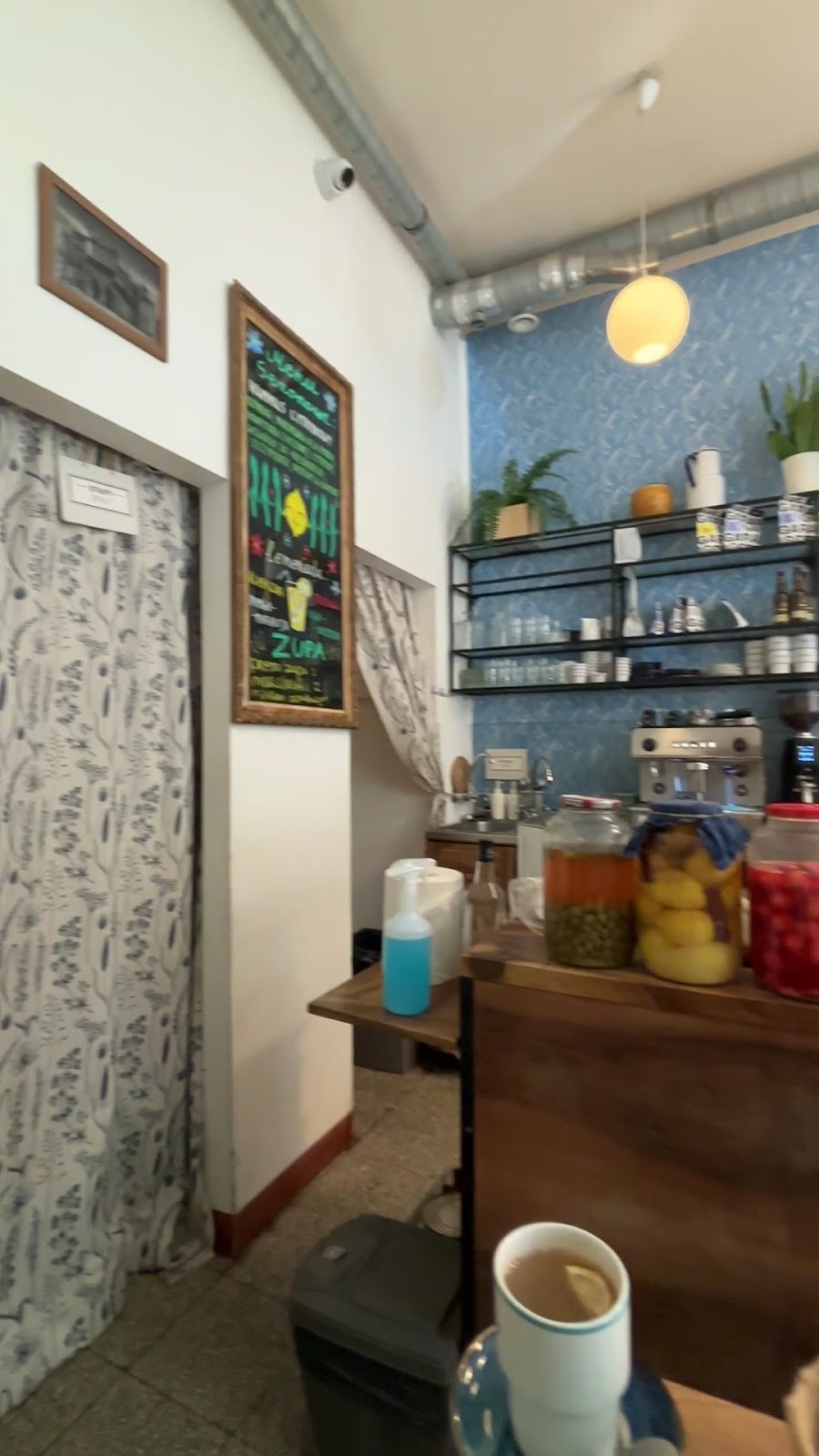 Hummus Amamamusi: the place