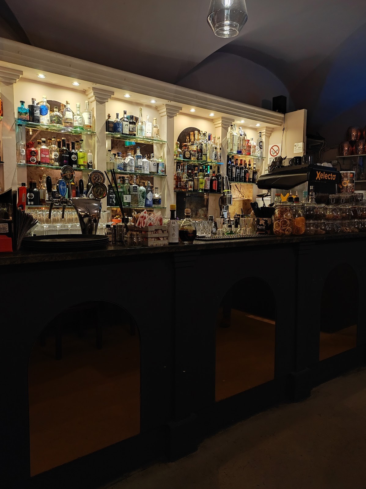 Le Mercanzie Lounge Bar: the place